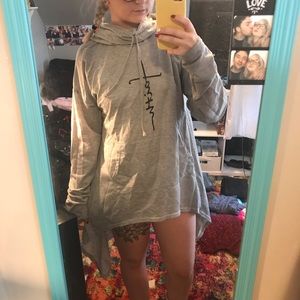 Long “faith” hooded sweater